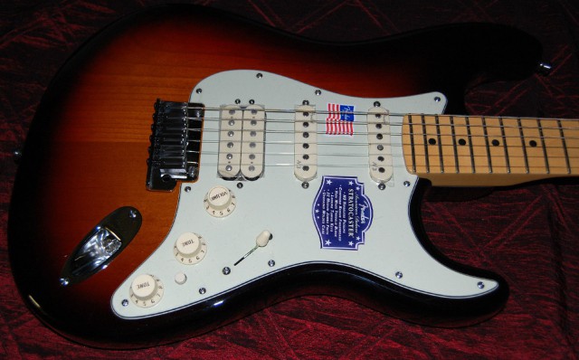 Compro Fender American Deluxe Strat HSS