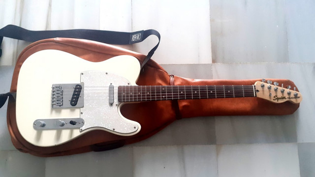 Fender squier Telecaster Standard con clavijeros , pastillas ,puente y golpeador Fender Mex