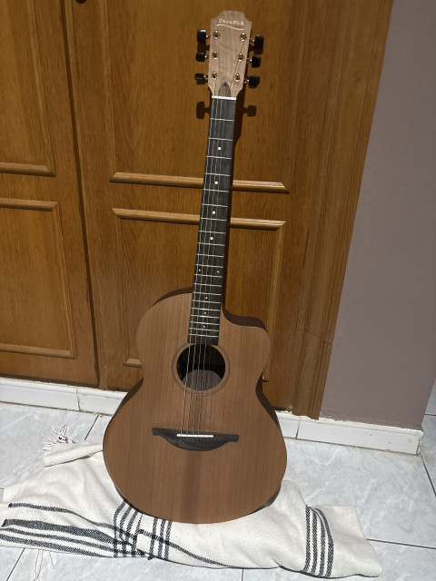 Sheeran by Lowden