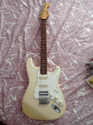 Squier II años 80 guitarra eléctrica