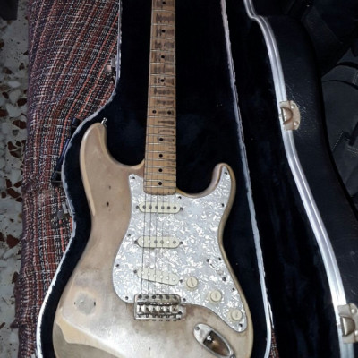 Fender Strato Relic crafted in japan