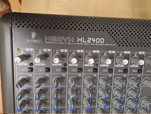 Mesa de mezclas Behringer Xenyx XL2400