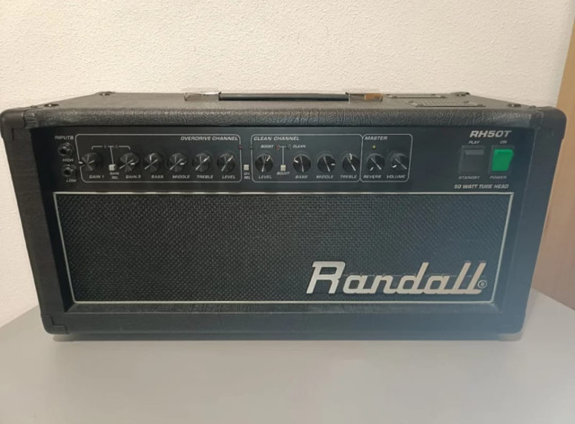 Amplificador a valvulas Randall RH50T con dos pedaleras de cambio de canales