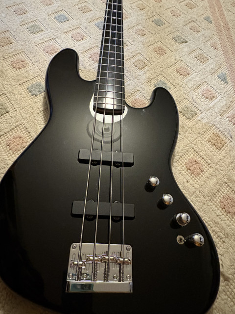 Bajo Squier Deluxe Jazz Bass IV