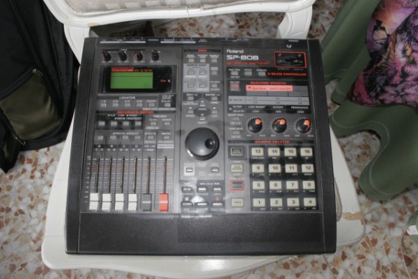 Roland SP 808