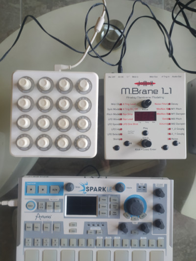 Jomox mbrane 11 y midifighter twister white