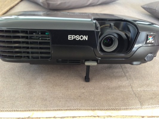 Vendo  Epson EB-S72 LCD Projector