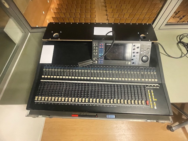 YAMAHA LS9-32 con Tarjeta AES-EBU I/O