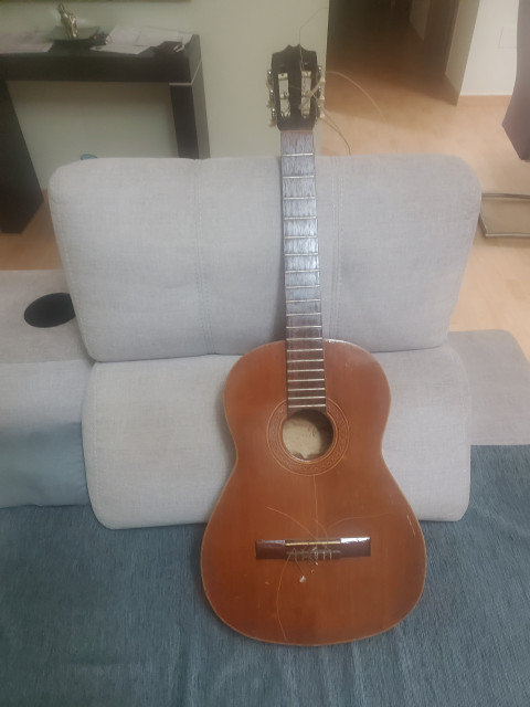 Guitarra española del año 1910.