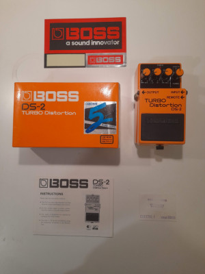 Pedal Boss DS-2 Turbo-Distorsion. Made in Japan.