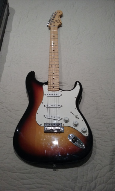 Fender Stratocaster Mex con notables mejoras