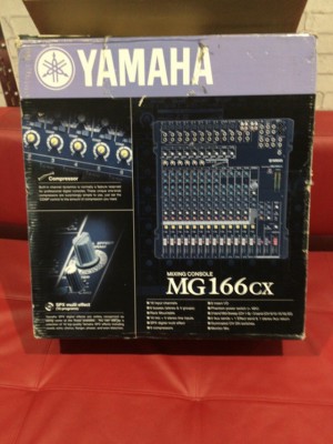 Mesa Yamaha MG166cx y soporte