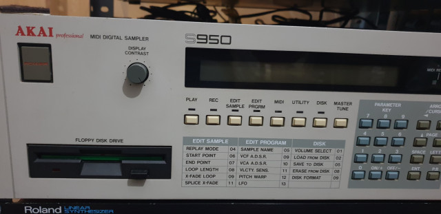 Akai S-950 S950 sampler