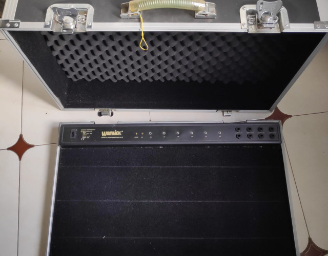 Pedalera Rockcase by Warwick Autoalimentada
