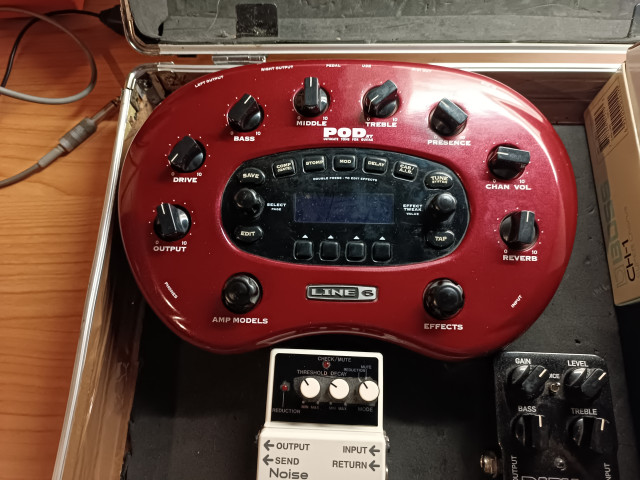 Pedales: Boss NS2, Dark Matter, Pod XT, Amplificador Orange Mini