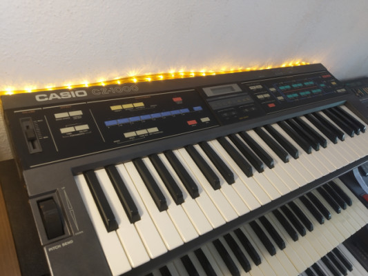 Casio CZ1000 Cosmo synthesiser, sintetizador digital de 1984.