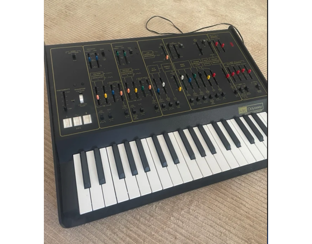 Korg Odyssey Rev2 (Edición limitada)