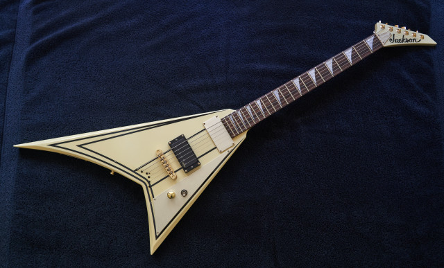 Jackson Pro Series Randy Rhoads RR5 japonesa 2007 c/case