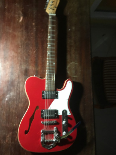 Guitarra  eléctrica tele roja