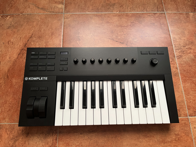 Komplete Kontrol A25