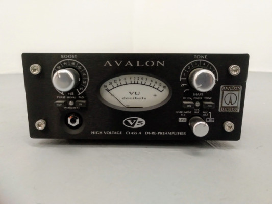 Avalon V5. Previo de micrófono y línea