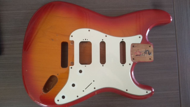 Cuerpo Stratocaster Aliso 1.79kg medidas Fender