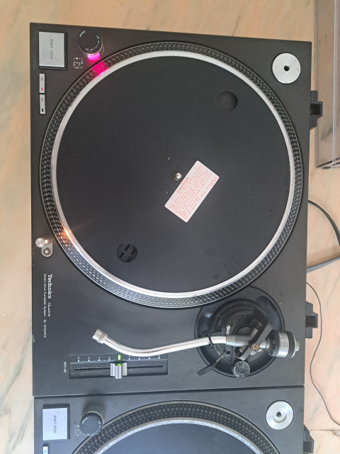 Pareja de TECHNICS SL-1210 Mk2 + 1 flick case american audio