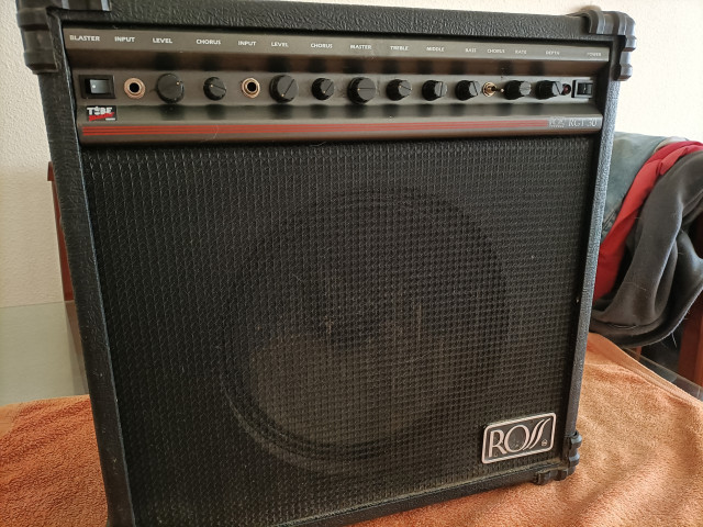Amplificador de guitarra ROSS