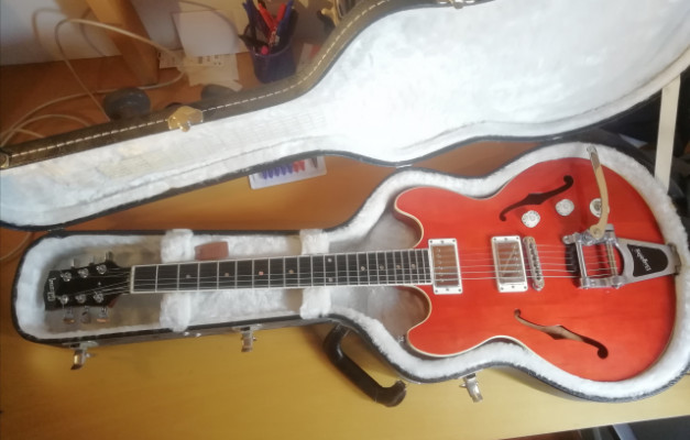 Gibson 335 dot ; con Bigsby; Hecha en 2011 Nashville