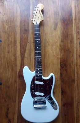 Fender SQ Mustang + estuche rígido