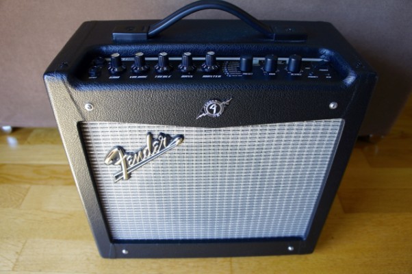Amplificador Fender Mustang I V.2