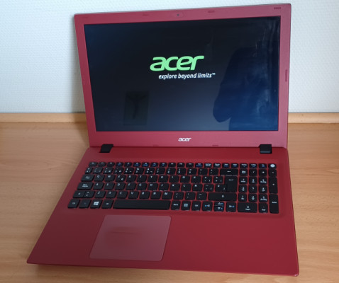Ordenador Portátil Acer i3 5º Generación. Ram 8GB. SSD 240GB