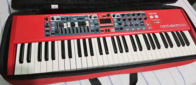 Nord Electro 6D + Funda Original