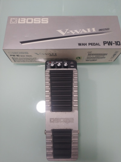 Boss v-wah pw-10