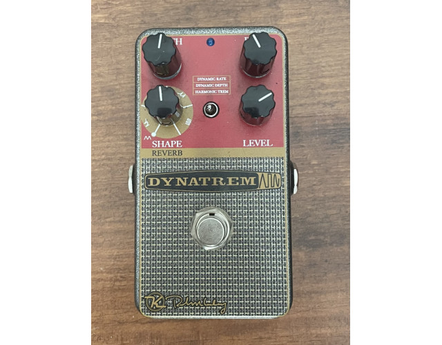 Keeley Dinatrem tramolo pedal