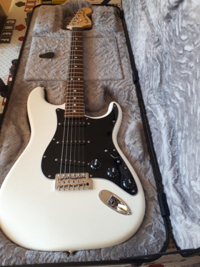 Fender performer stratocaster