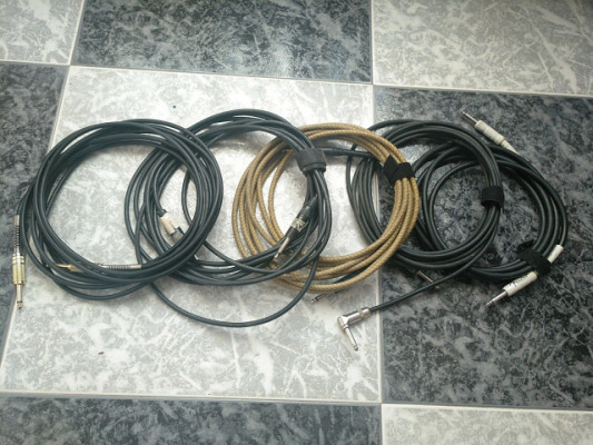 Cables de guitarra en mal estado.