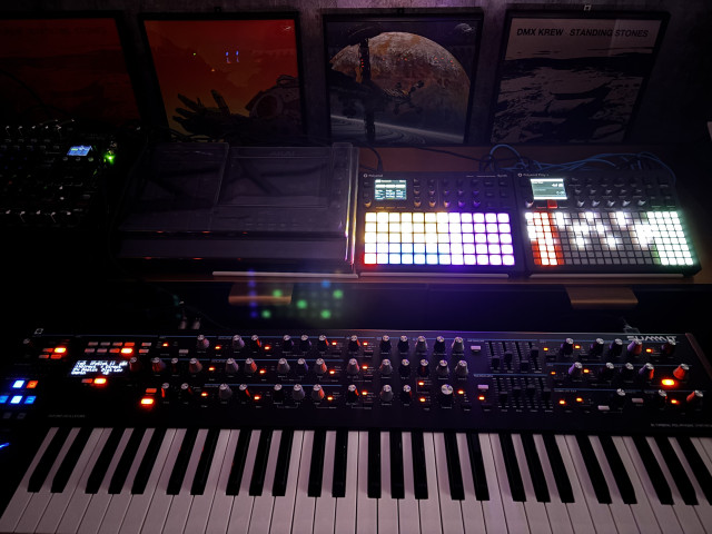 Novation summit y protector plástico