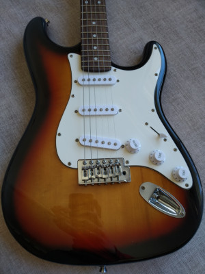 Sx Stratocaster con estuche+ envío.
