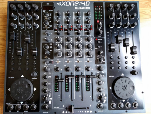 Mesa de mezclas Allen & Heath Xone 4d