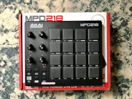 Akai MPD 218