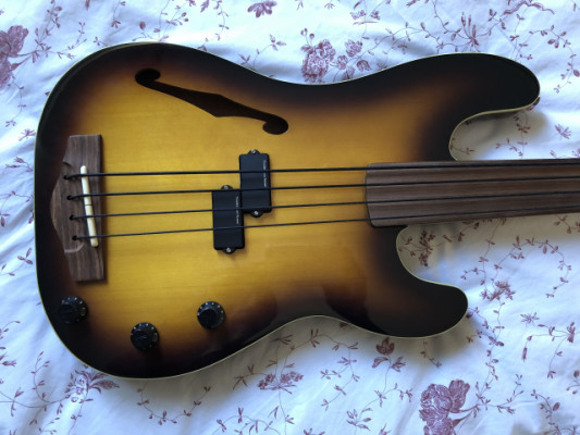 Fender Precision A/E Fretless Japan