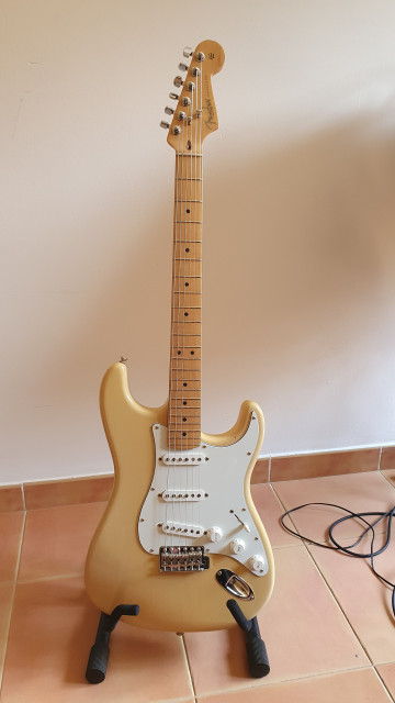 Fender Stratocaster USA 60th anniversary o cambio por Fender superior
