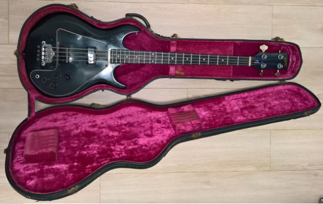 Bajo Gibson "The Ripper" modelo "Ebony" L-9S 1976