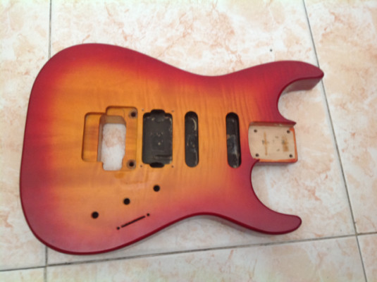 Charvel 475 exotic 1990 made in Japan (SOLO CUERPO)