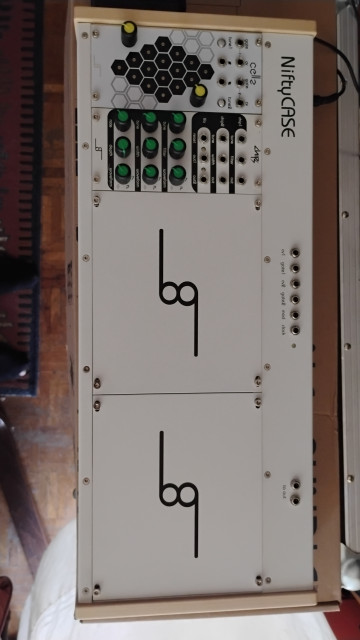 Crea8Audio Nifty Blunde nuevo en su caja.