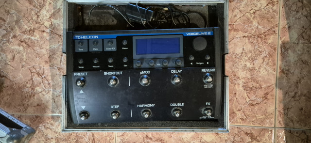 Tc helicon voicelive 2 ,con fly case