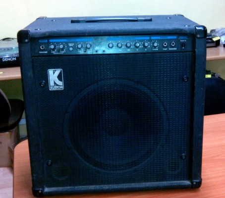 Amplificador de Bajo KUSTOM KBA80