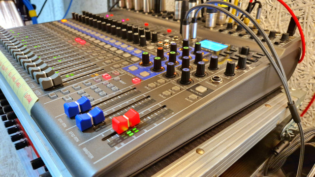 Zoom LiveTrak L-20