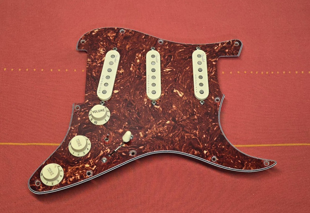 Golpeador con Fender Noiseless Gen4